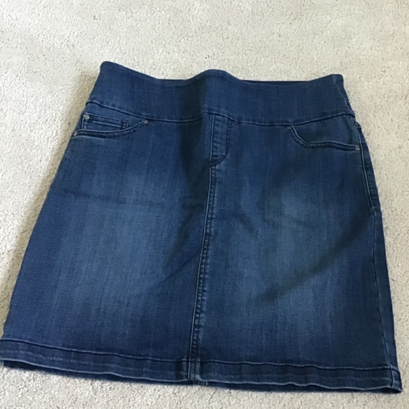 S.C.&Co Denim Skort. - Picture 4 of 6